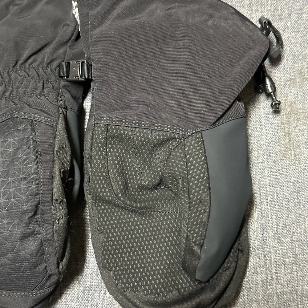 The North Face Kids' Montana Ski Mitts in TNF Black